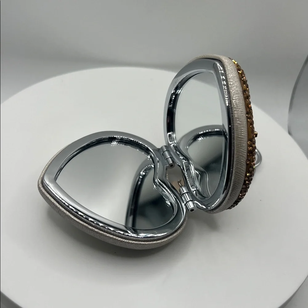 193. Elegant Gold Heart Keychain Mirror with Floral Accent